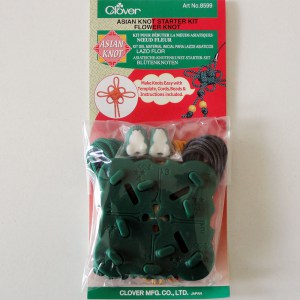 Appareil pour noeuds chinois Clover - Kit de demarrage (Noeud fleur avec 3 cordons et 2 perles)