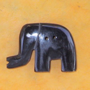 Bouton en corne noire en forme d'éléphant