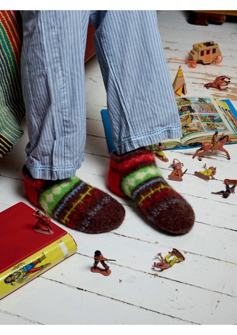 Réaliser des chaussettes de chaise, de table au tricotin géant