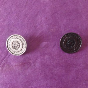 Bouton en métal