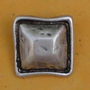 Bouton carré en métal