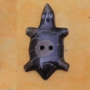Bouton en corne en forme de tortue 35 mm