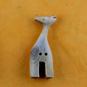 Bouton en corne en forme de girafe