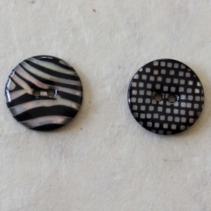 Bouton rond en nacre motif noir et blanc 23 mm