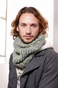 8596B Snood en deux variantes de couleurs