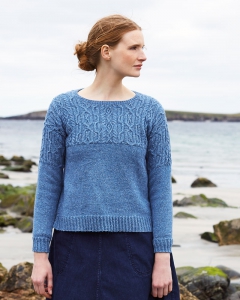 Islay Pull à torsades en Rowan Felted Tweed