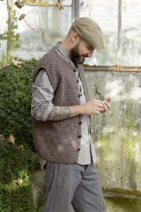 235-12 Modèle Gilet pour homme en Lang Yarns Yak