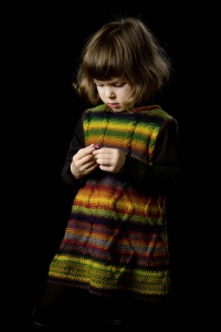 237-08 Robe enfant en Lang Yarns Viva