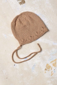 2583-05 Modèle Solveig Bonnet en Lang Yarns Baby Cotton Naturally Colored