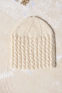 2583-19 Modèle Skye Bonnet en Lang Yarns Baby Cotton Naturally Colored