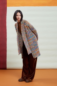 2595-004 Modèle Ulia Gilet au crochet en Lang Yarns Twister