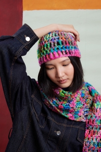 2595-009 Modèle Radha Bonnet au crochet en Lang Yarns Twister