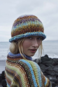 279-38 Modèle Choose Love Bonnet en Wool Addicts by Lang Yarns Mystery