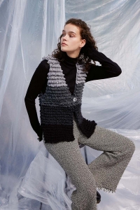 286-76 Modèle Arwen Gilet au crochet en Lang Yarns Carpe Diem