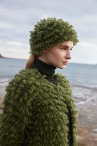 287-40 Modèle Wilderness Bonnet en Wool Addicts by Lang Yarns Desire