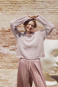 289-28 Modèle Curator Of Stitches Pull en Topdown en Wool Addicts by Lang Yarns Whisper