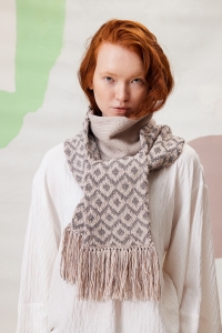 290-045 Modèle Yara Écharpe en Lang Yarns Merino120 et Lamé Soft