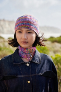 291-37 Modèle Beach Rock Bonnet en Wool Addicts by Lang Yarns Move 8-Ply