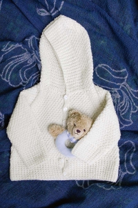 2507-08 Gilet à capuche en Lang Yarns Cashmerino for babies and more