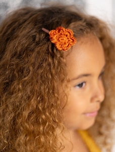 193/21 Modèle Barette fleur au crochet en Plassard Lilium