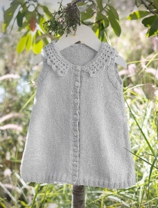 200/16 Modèle Robe à col crocheté en Plassard Numia
