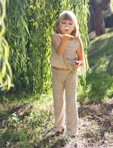200/20 Modèle Pantalon au tricot et crochet en Plassard Nayara