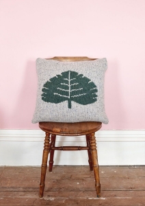 Modèle Palm Leaf Cushion Coussin en Rowan Felted Tweed Aran